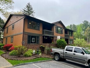 Building Photo - 1759 Haywood Manor Rd