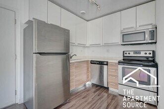 Building Photo - 925 W Carmen Ave