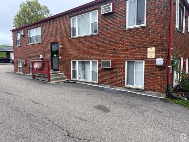 Building Photo - 3341 Parkcrest Ln