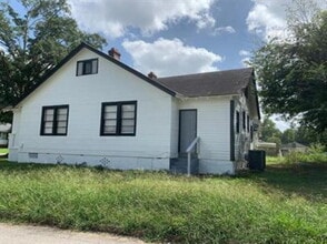 Building Photo - 4018 3rd Ave