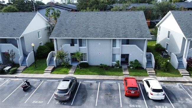 Foto del edificio - 5628 Blue Shadows Ct