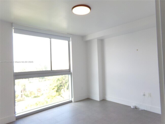 Building Photo - 1025 92nd St