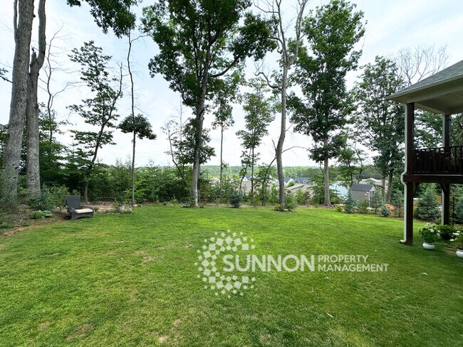 Building Photo - Peaceful 3-Bedroom Retreat with Scenic Vie...