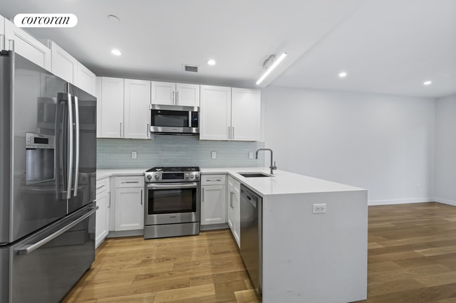 Building Photo - 21-17 31st Ave