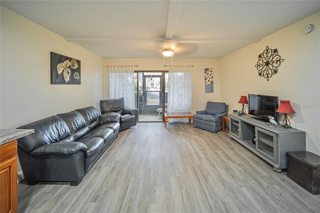 Building Photo - 305 30th Ave W