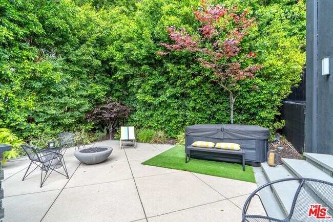 Foto del edificio - 2903 Nichols Canyon Rd