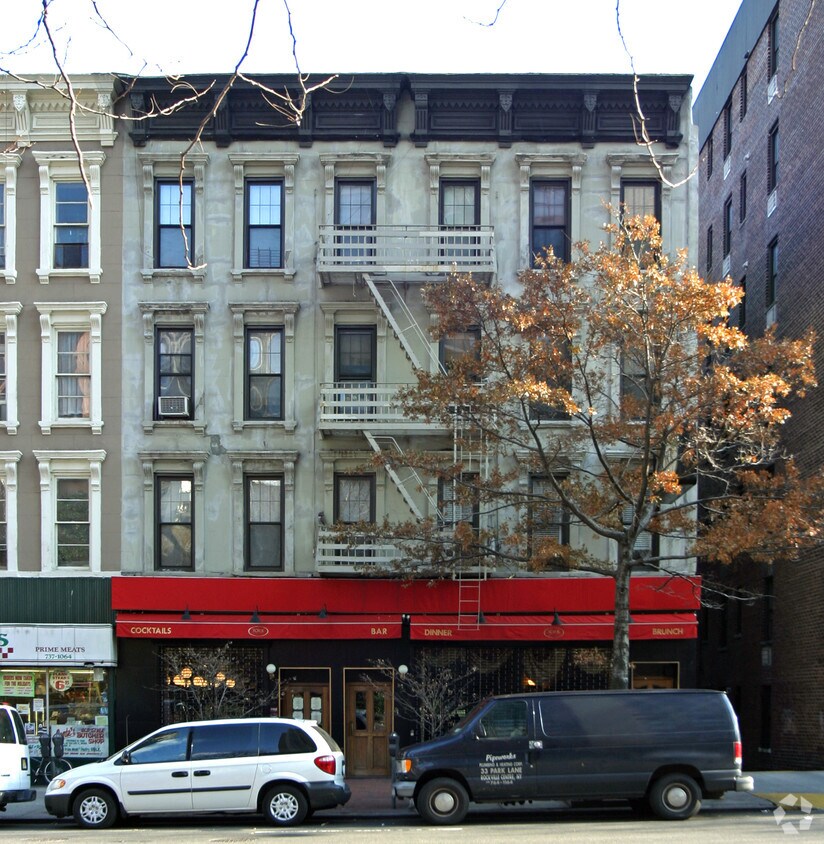 Primary Photo - 1688-1690 York Ave
