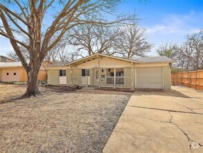 Building Photo - 923 Prestwick Ln