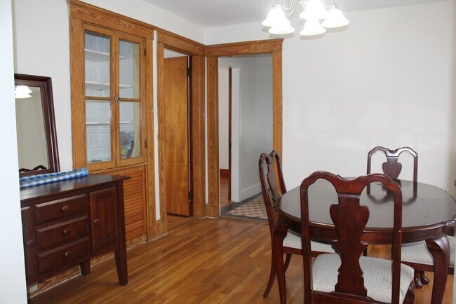 Building Photo - 131-133 Safford St