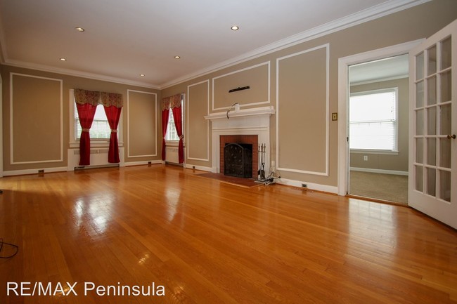 Building Photo - 4 br, 3 bath House - 2305 Chesapeake Avenue