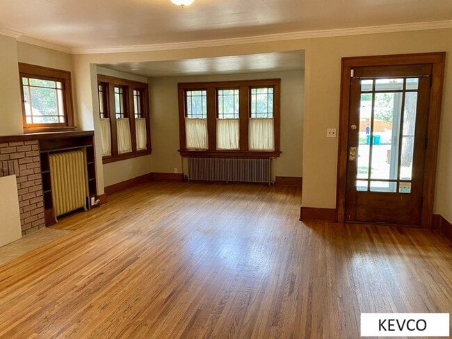 Building Photo - 216 Garfield St