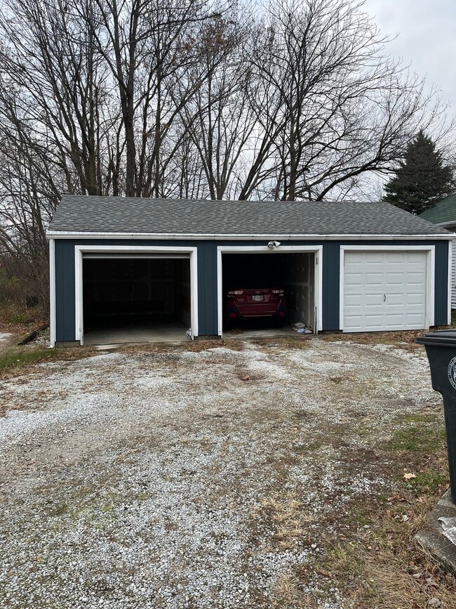 Building Photo - 1479 Canadian Ave