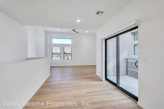 Foto del edificio - 2185 E Howe Ave