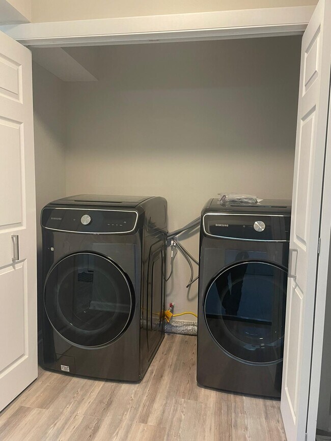 Otro - 3301 W Alvina Ave