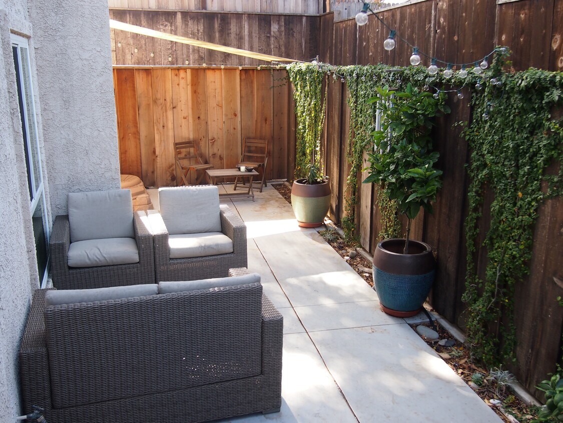 Over-sized private outdoor patio - 737 Pier Avenue