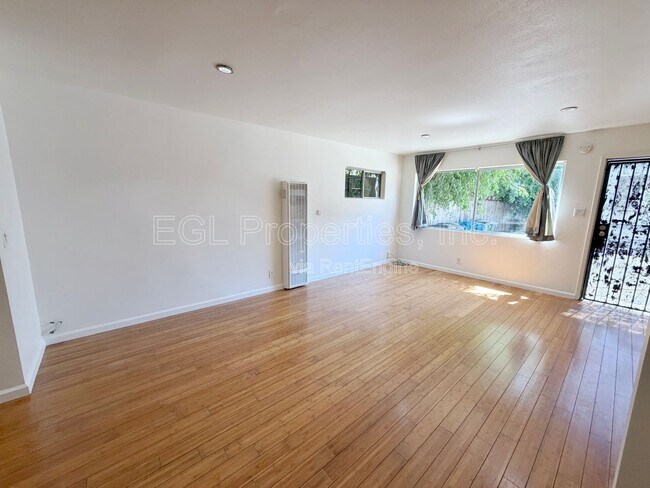 Foto del edificio - 362 N San Vicente Blvd