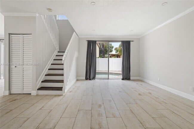 Foto del edificio - 15141 SW 49th St