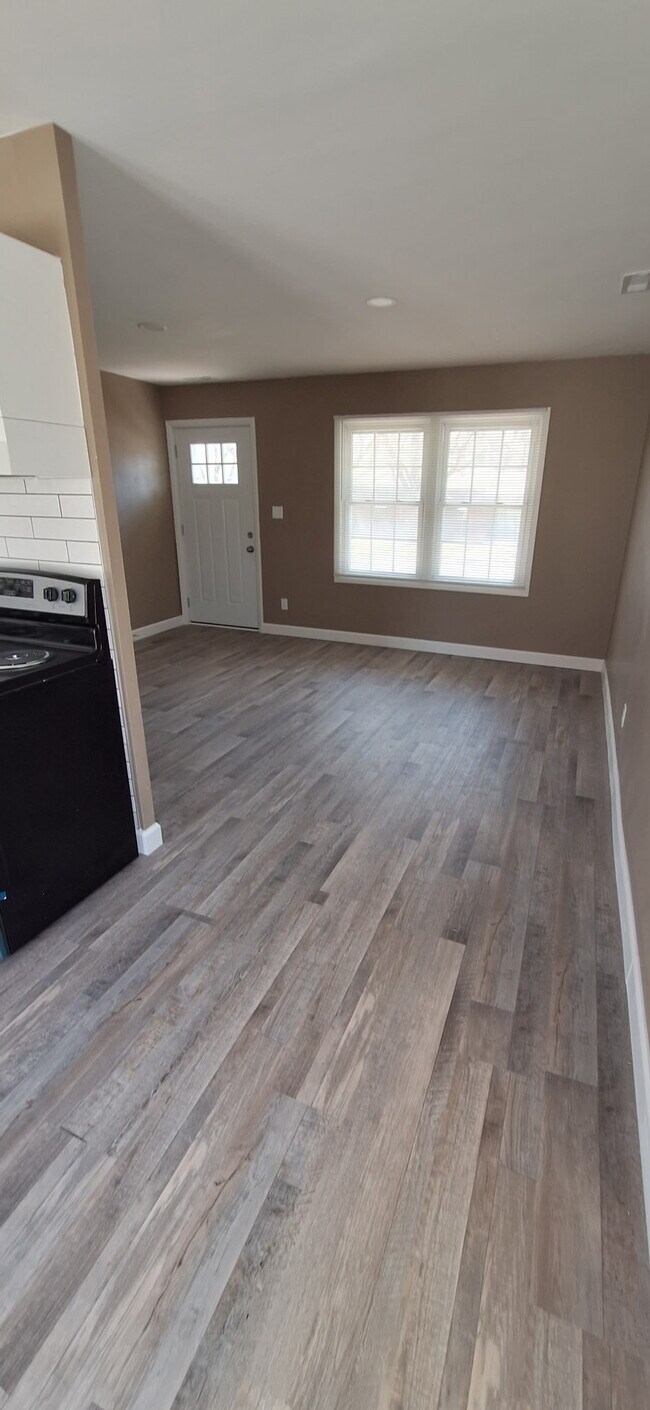 Foto del edificio - 404 E 3rd Dr S