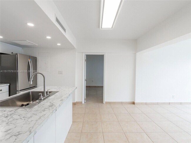 Foto del edificio - 16331 Willow Creek Dr