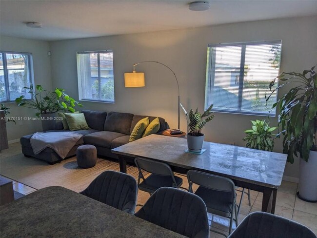 Foto del edificio - 3 bedroom in Miami FL 33150