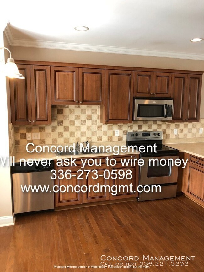 Foto del edificio - 20 Rhododendron Dr