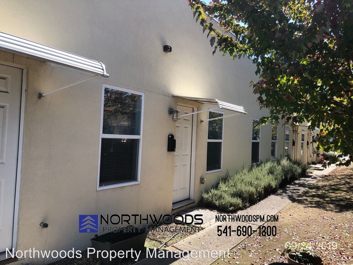 312 E 12th St, Medford, OR 97501 Apartment for Rent in Medford, OR