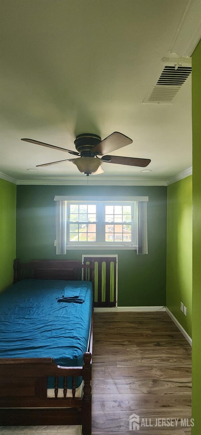 Building Photo - 420 College Dr