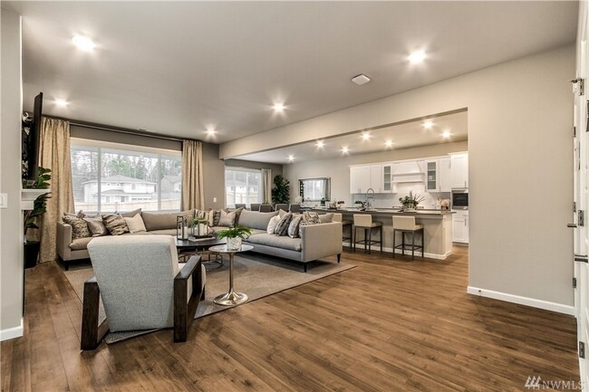 Foto del edificio - Beautiful Home Close to Everything 4BD
