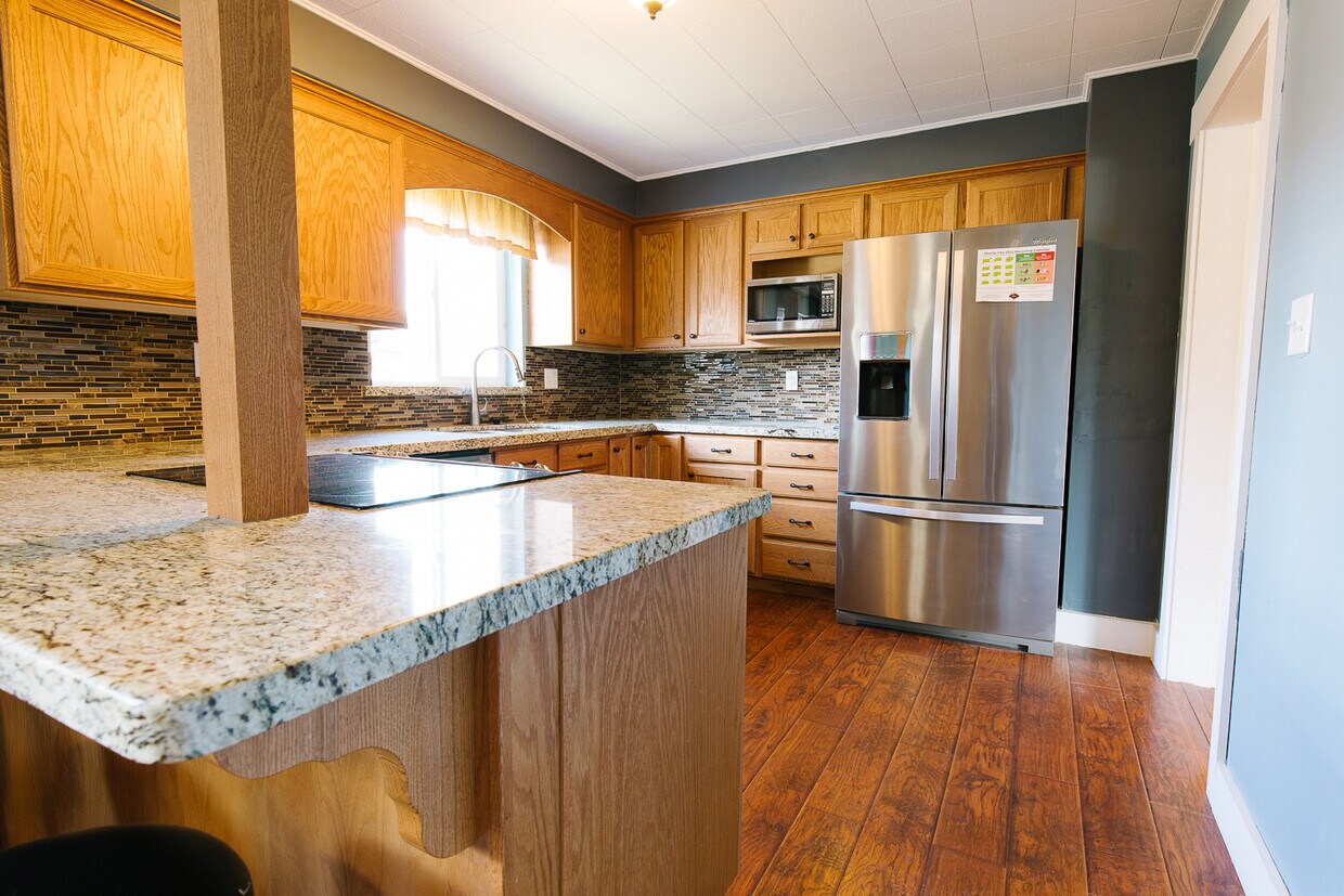 Primary Photo - 4550 S Creekview Dr