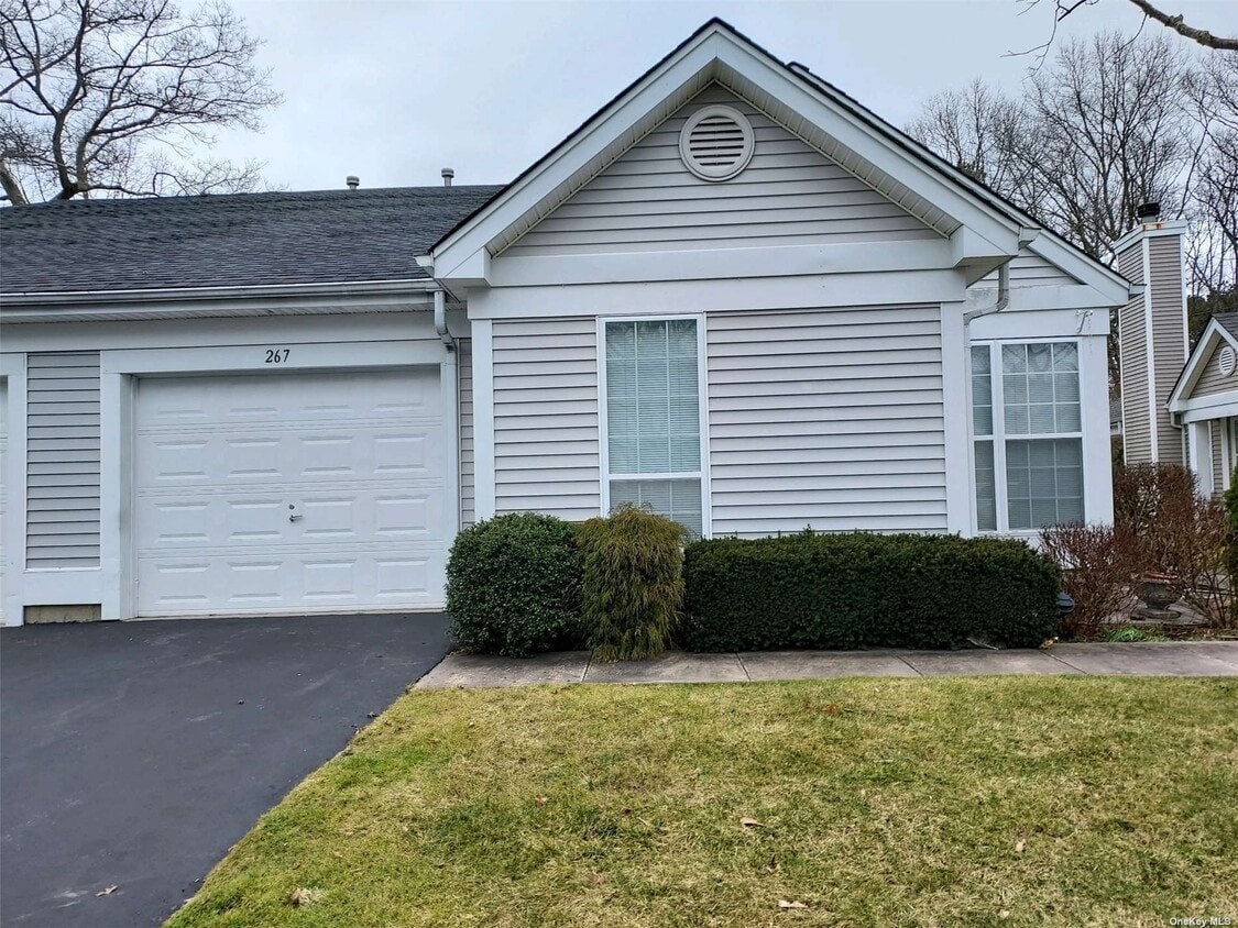 267 Glen Dr, Ridge, NY 11961 Condo for Rent in Ridge, NY