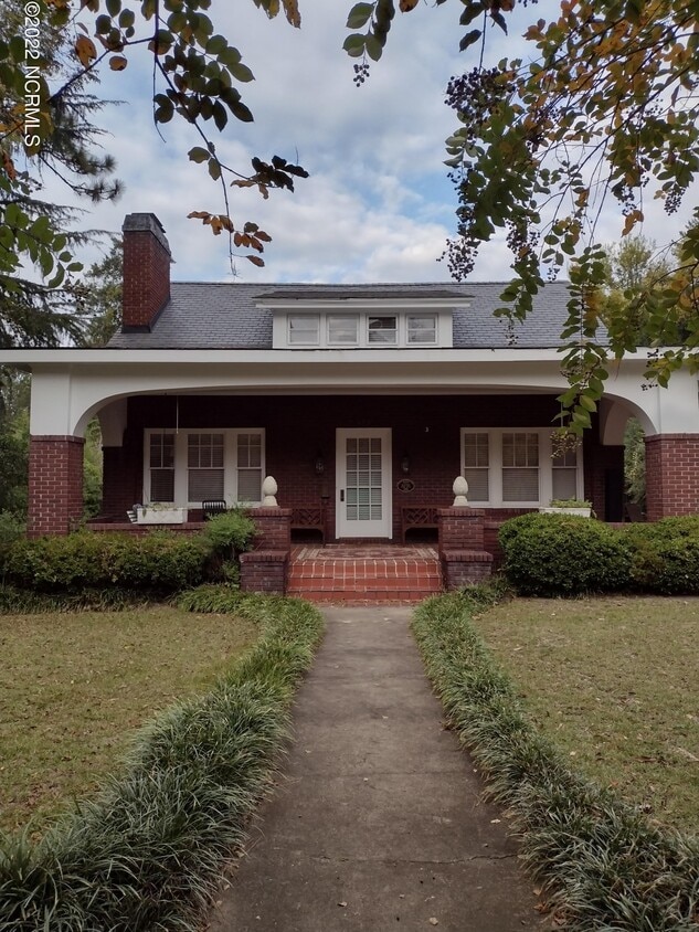 403 E Main St, Aberdeen, NC 28315 House for Rent in Aberdeen, NC