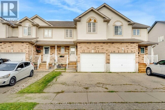 Building Photo - 94 Foxglove Crescent
