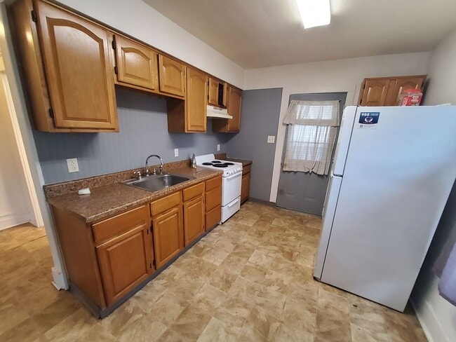 Building Photo - NO SECURITY DEPOSIT REQUIRED! One Bedroom Apartment in Kingston!