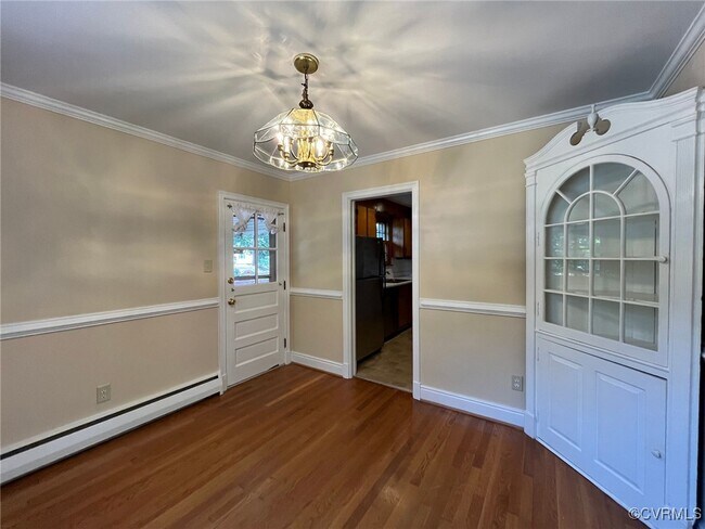 Foto del edificio - 9301 Newhall Rd