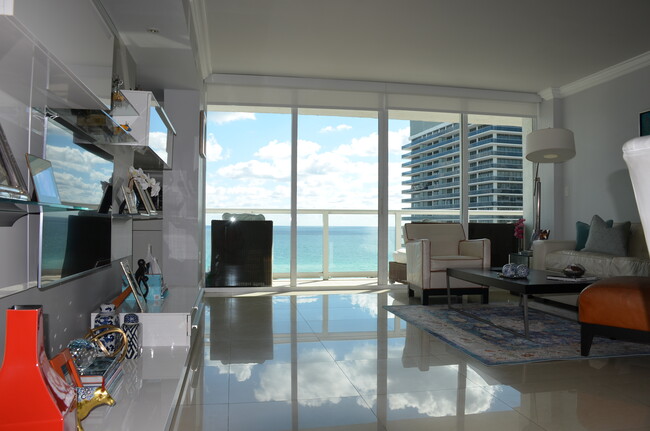 Building Photo - 5900 Collins Ave