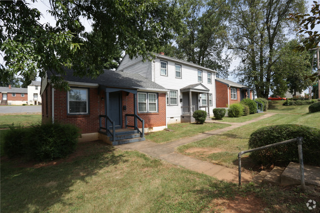 Building Exterior - Village Oaks Townhomes