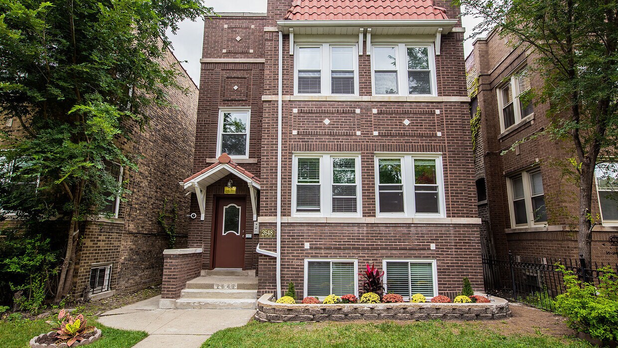 Primary Photo - 2648 W Lunt Ave