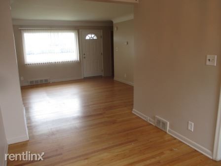 Building Photo - 2 br, 1 bath Condo - 11212 Middlebelt Rd