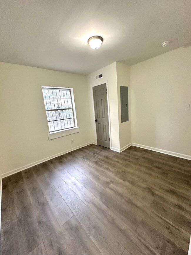 Foto del edificio - 2005 Henry Crumpton Dr