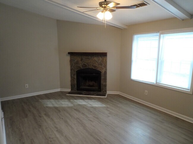 Building Photo - 107 Wynnwood Dr
