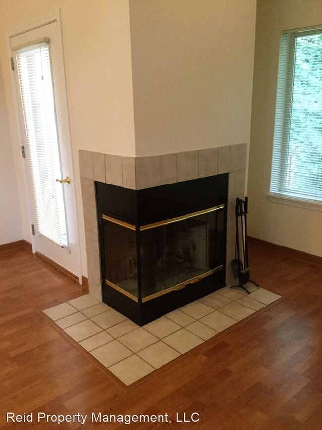 Building Photo - 3 br, 3 bath House - 4719 NW Walgren Drive...