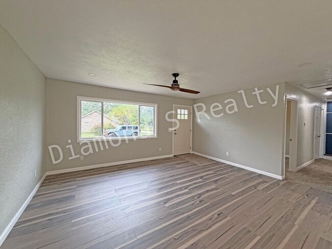 Building Photo - Completely Remodeled 4 Bedroom Home in Nixa!
