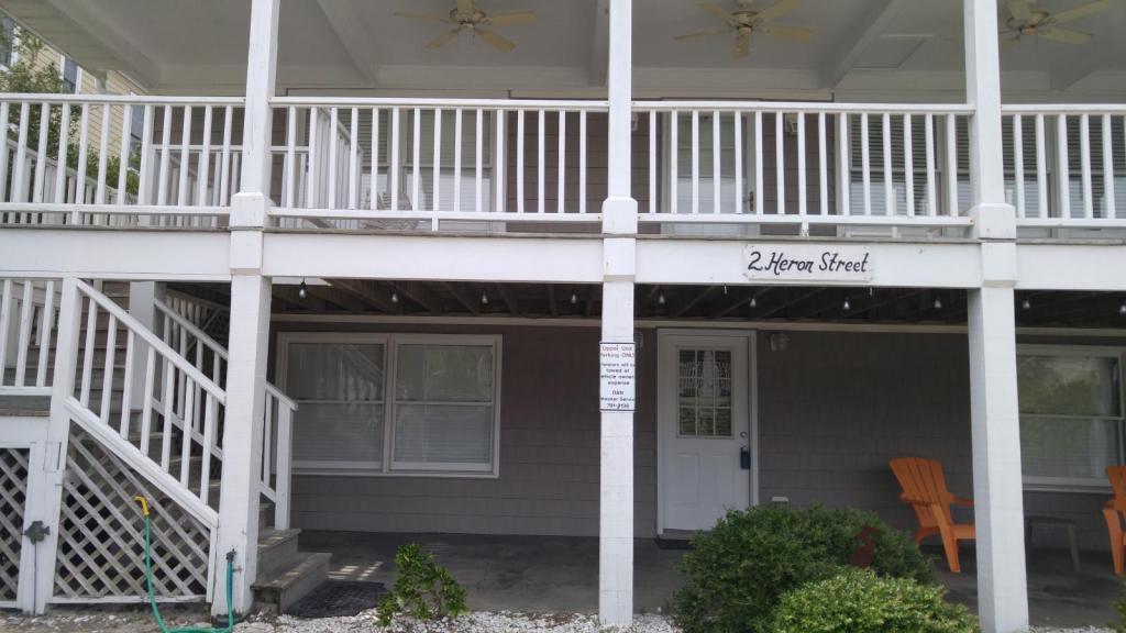 Primary Photo - 2 Heron St #A