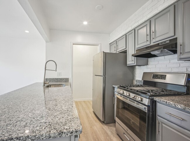 Building Photo - 3019 Sunset Ln