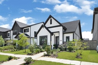 Building Photo - 1510 Park Path Dr