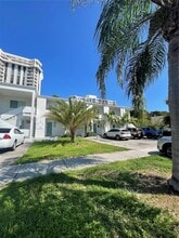 Building Photo - 1385 NE 105th St