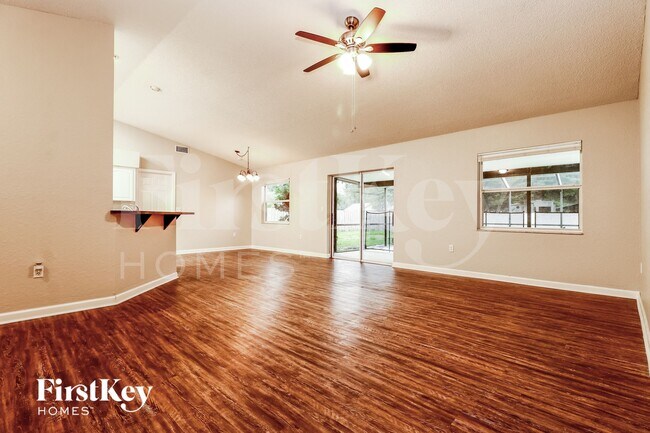 Foto del edificio - 6351 Hampton Pointe Cir