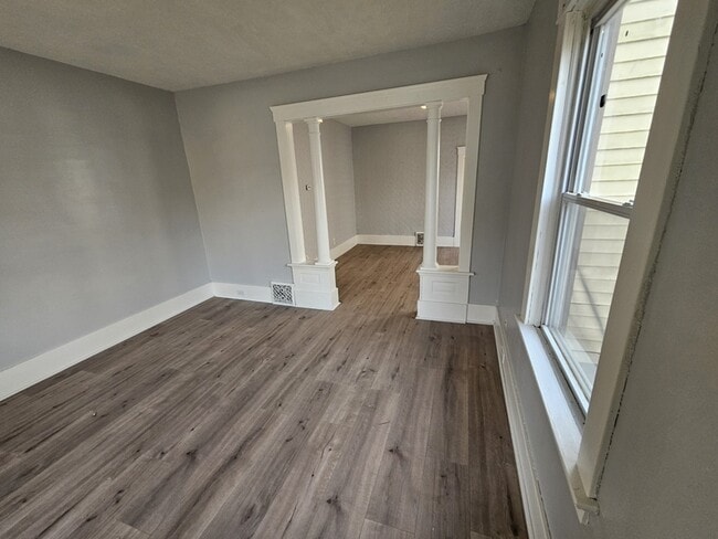 Building Photo - 1850 E 32nd St