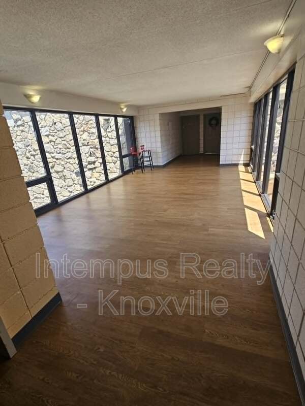 Building Photo - 2749 Sullins St