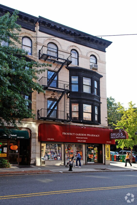 Building Photo - 857-861 Union St